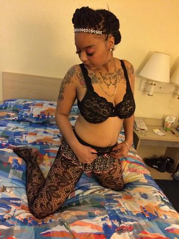 , 25  female escort, Memphis
