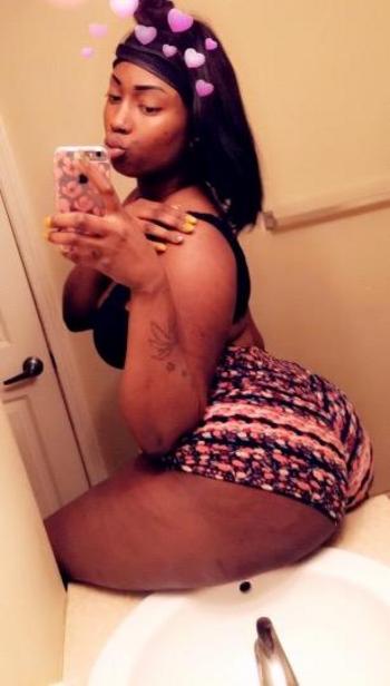 Juicyy 💦, 24  female escort, Memphis