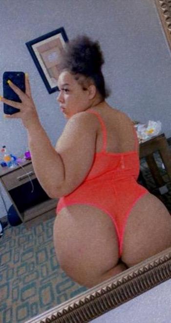 Juicyy, 28  female escort, Memphis