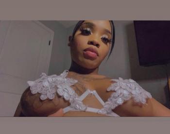 Synn , 22  female escort, Memphis