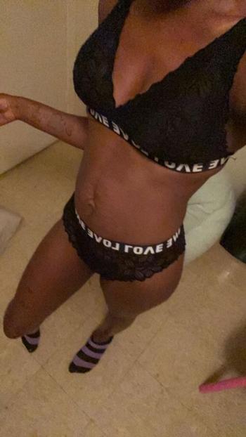 Shuntaee, 27  female escort, Memphis